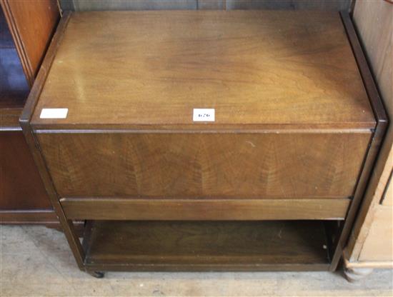 1950s sewing cabinet(-)